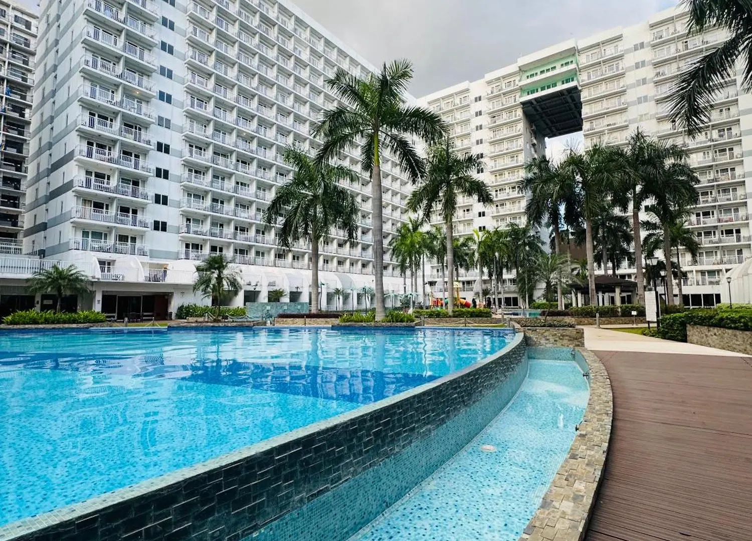Shell Residences Tower A Manila 0*,  Philippines